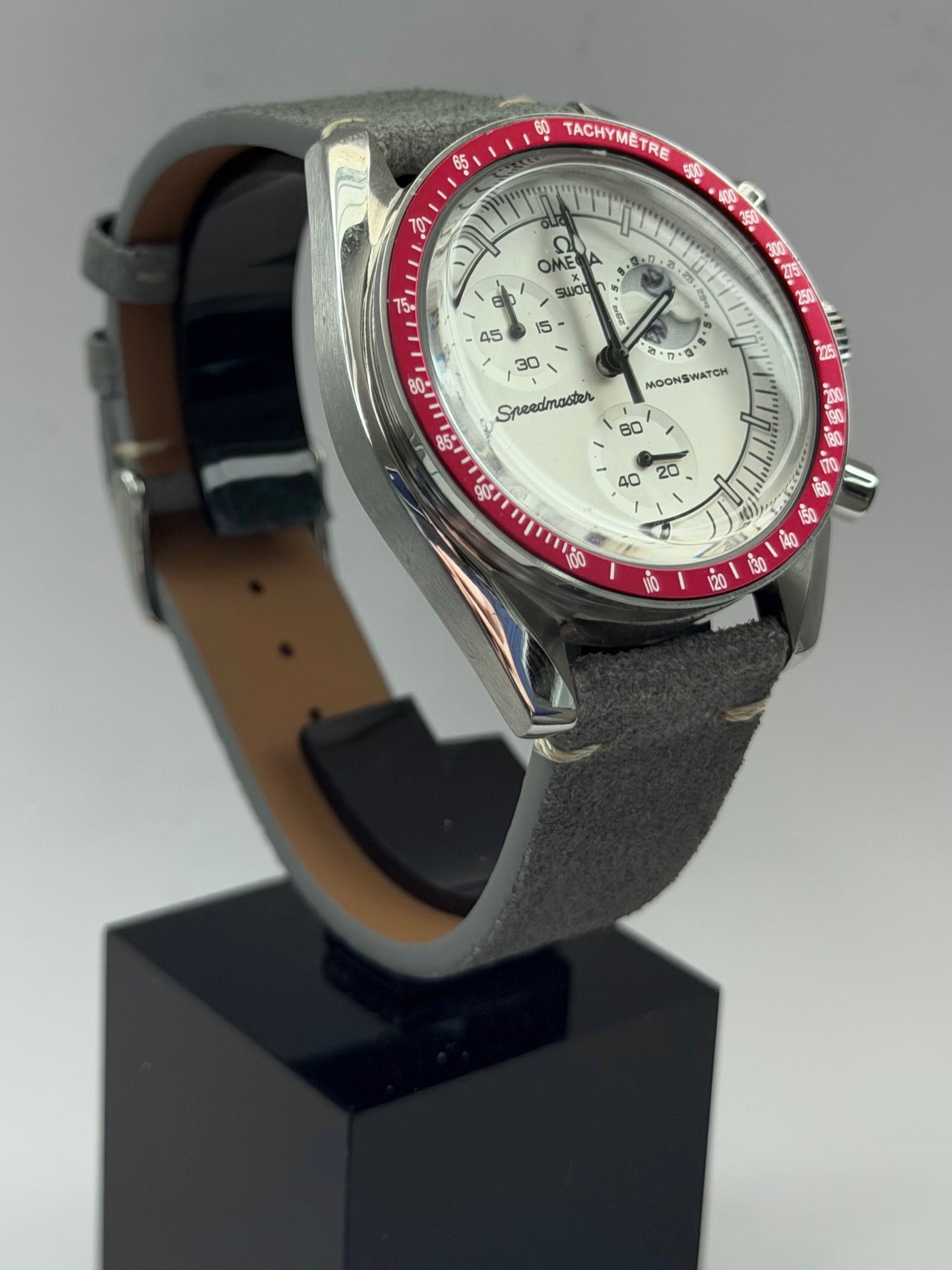 MOD Moonswatch Red White Snoopy