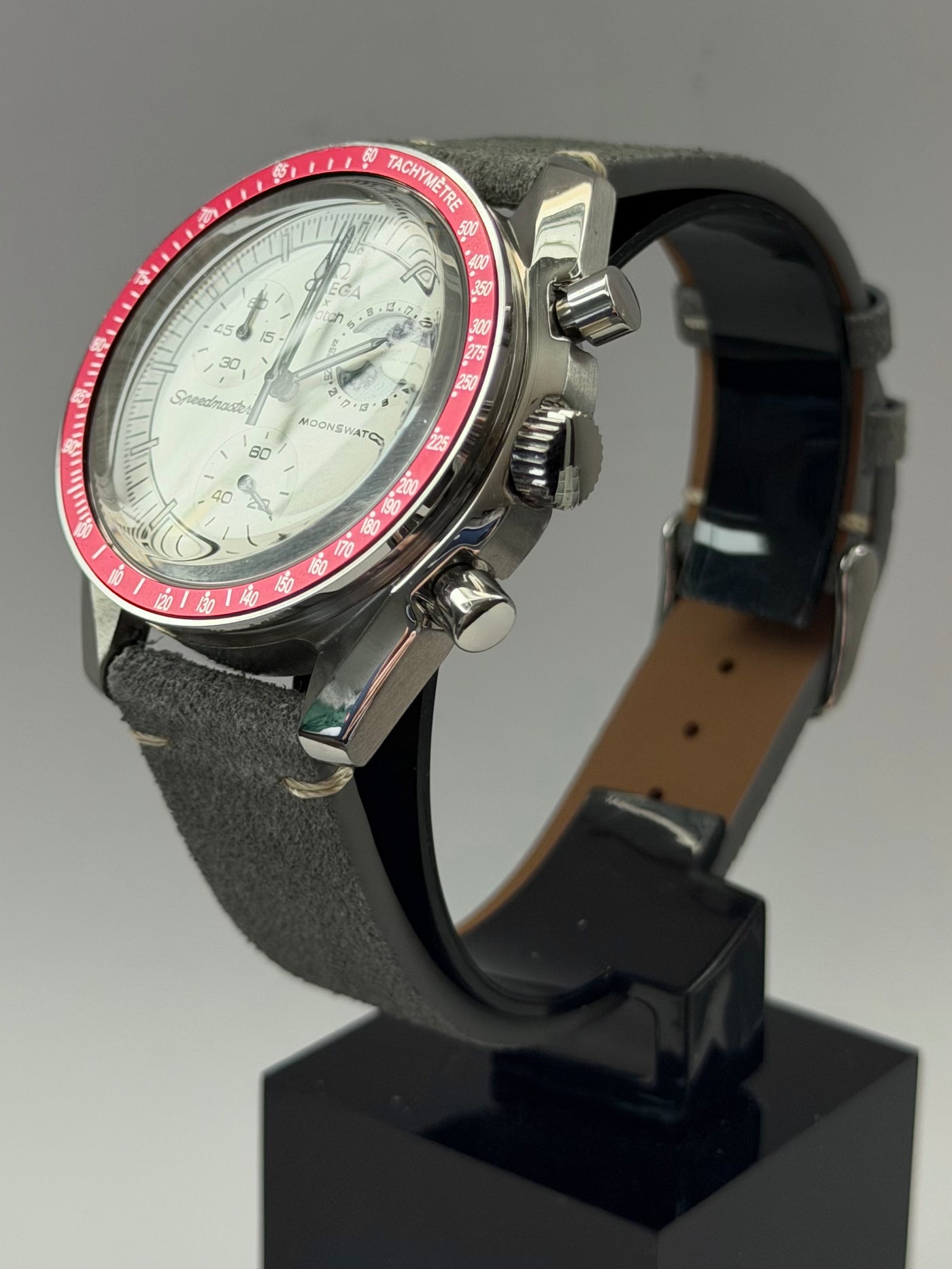MOD Moonswatch Red White Snoopy