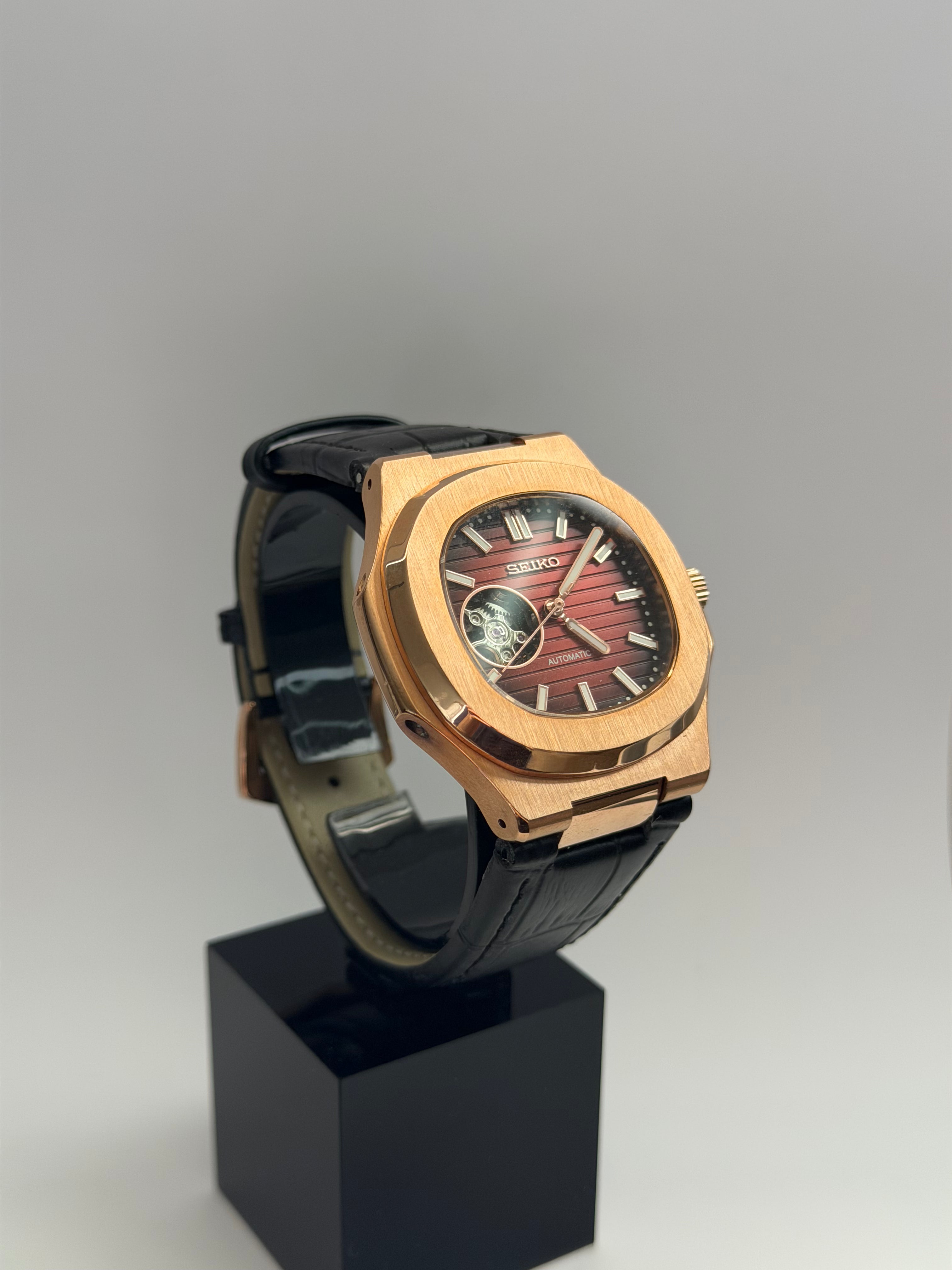Nautilus Mod Open Heart Rose Gold