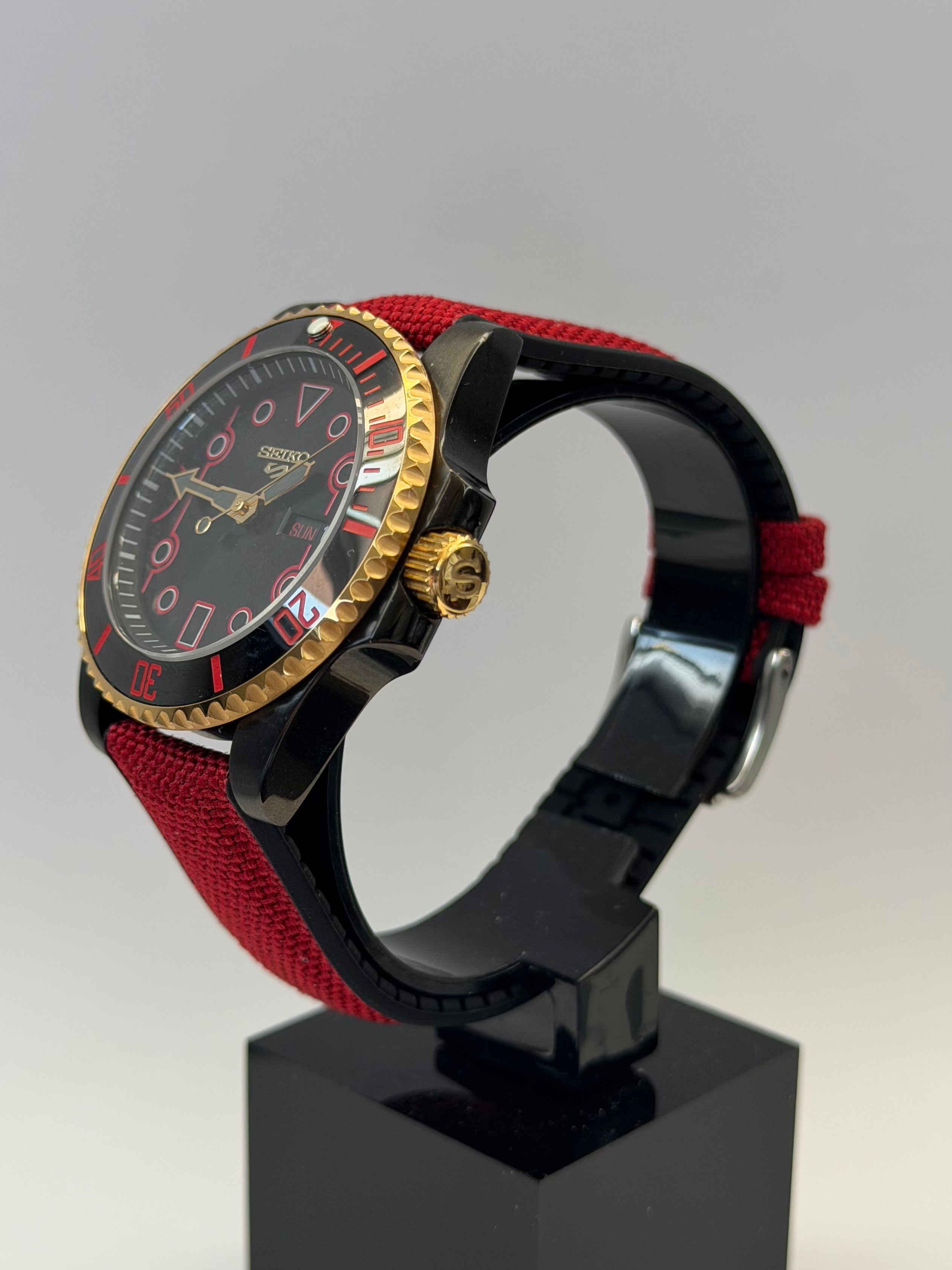 Submariner Mod SKX Red Street Fighter