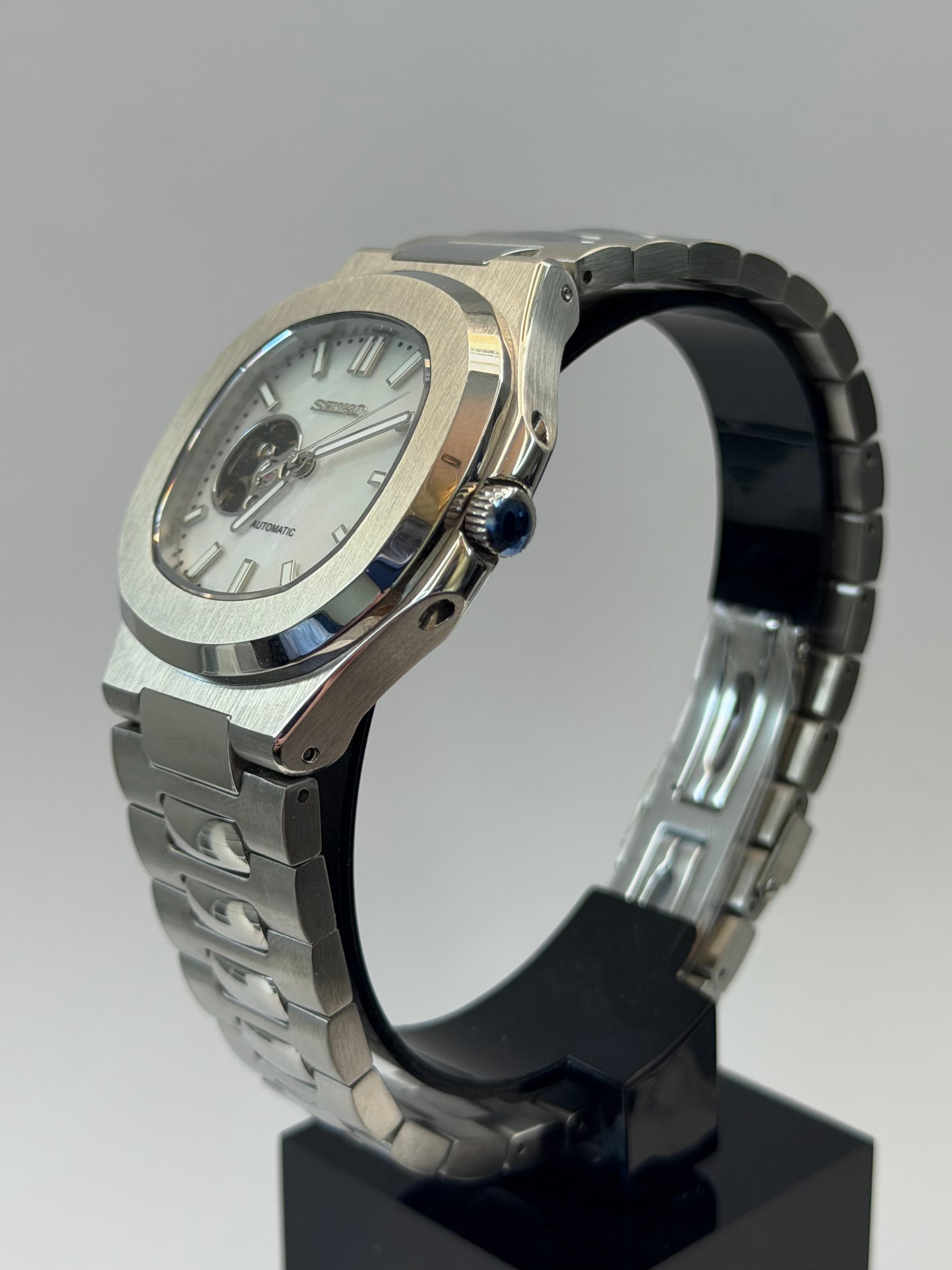 Nautilus Mod Blue Open Heart White Pearl