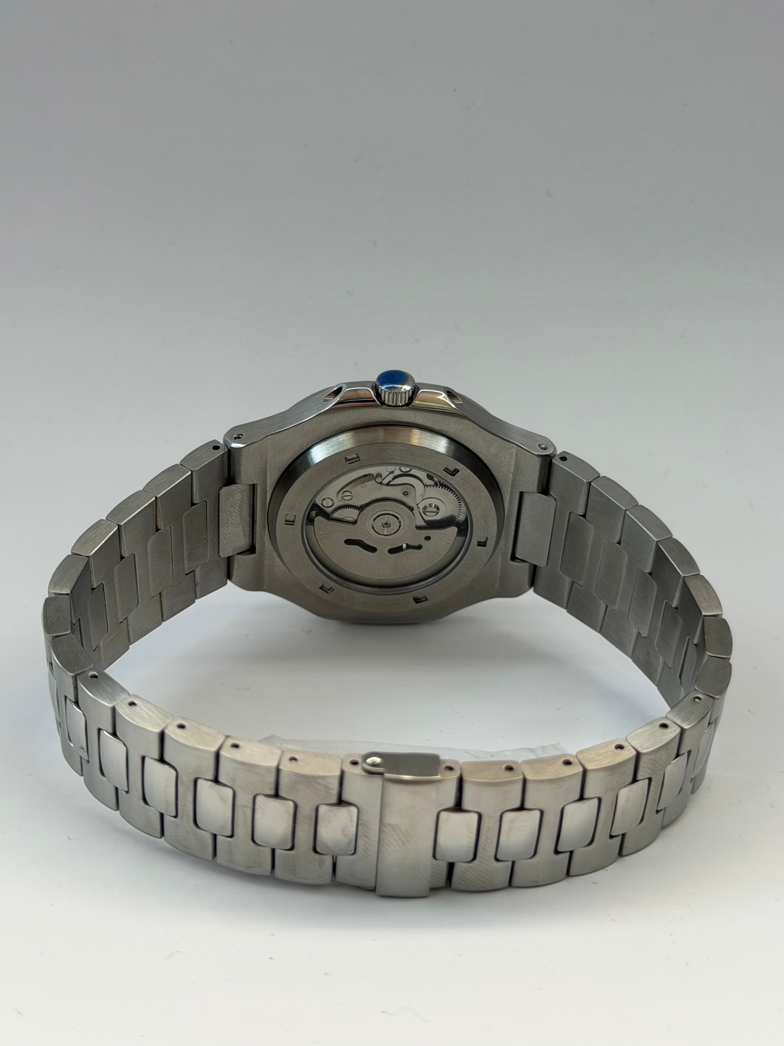 Nautilus Mod Blue Open Heart White Pearl