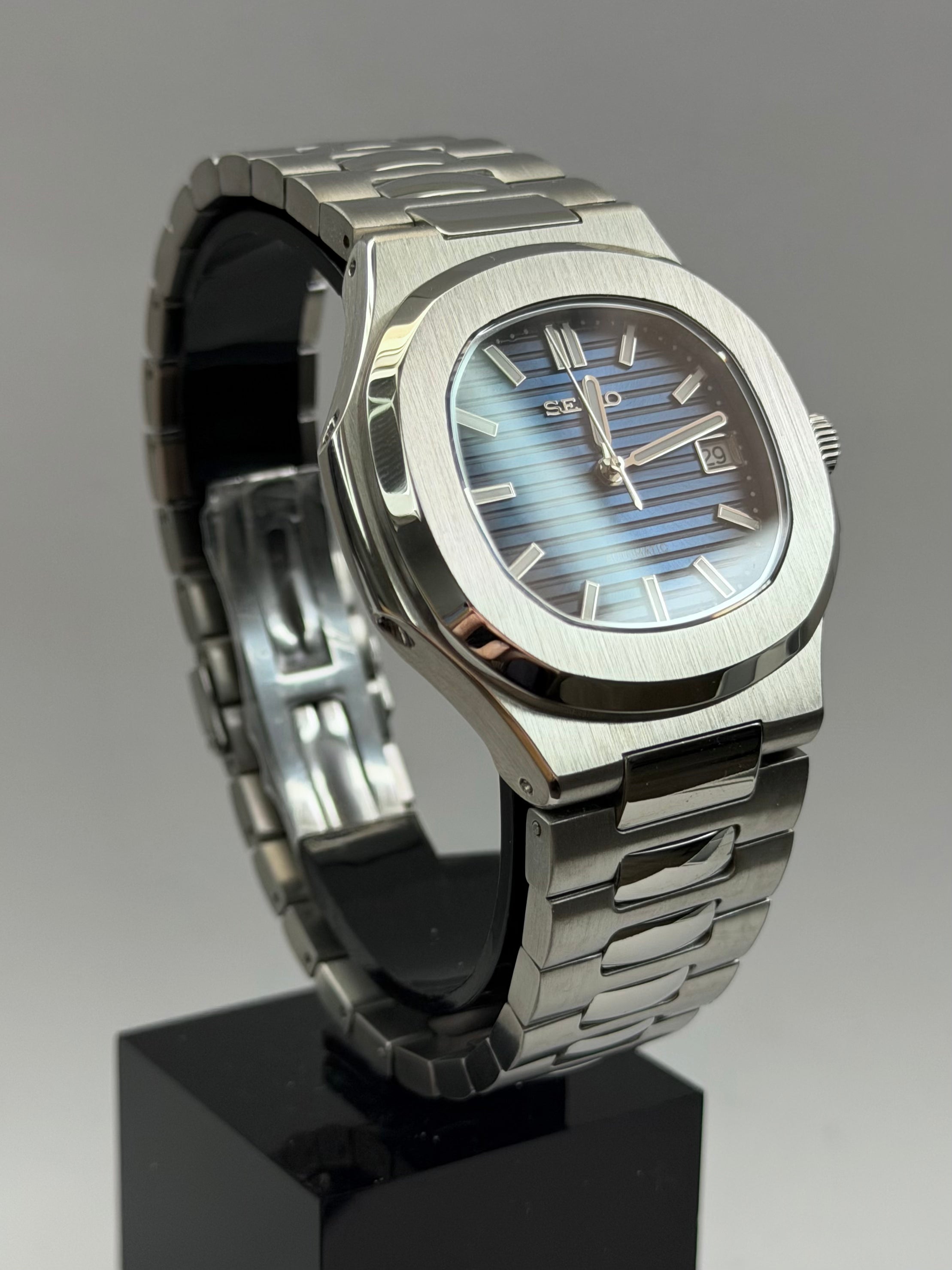 Nautilus Mod Blue Silver