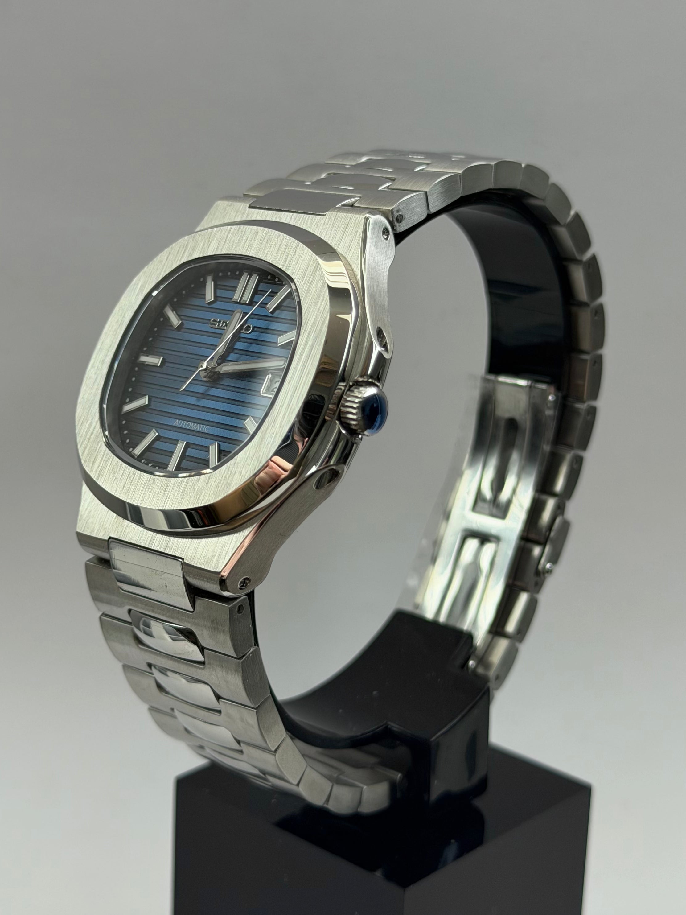 Nautilus Mod Blue Silver